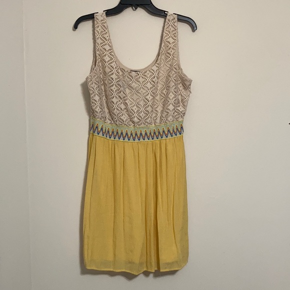 Lily Rose Dresses & Skirts - Lily Rose  Sundress Cream(lace)&Yellow w/ multi-colored zigzag pattern